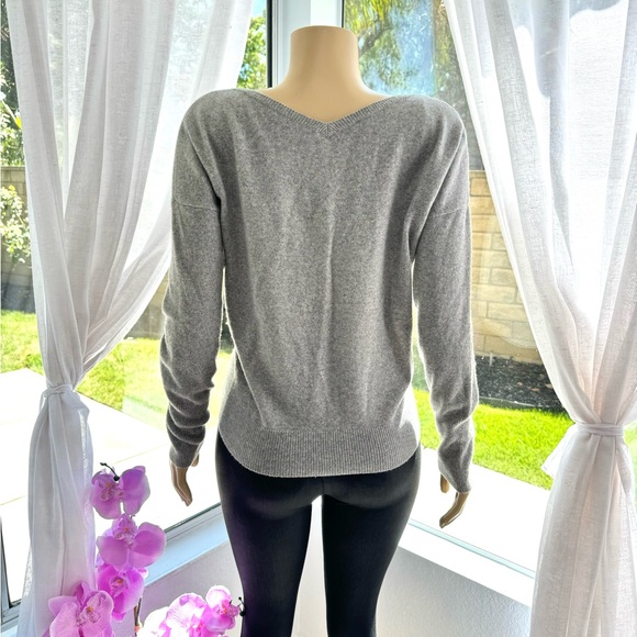Reformation Gray Cashmere & Wool Sweater in Gray Size S Small V Neck Ribbed - Picture 3 of 6